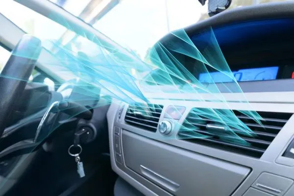 Ventilace klimatizace v interiéru vozu